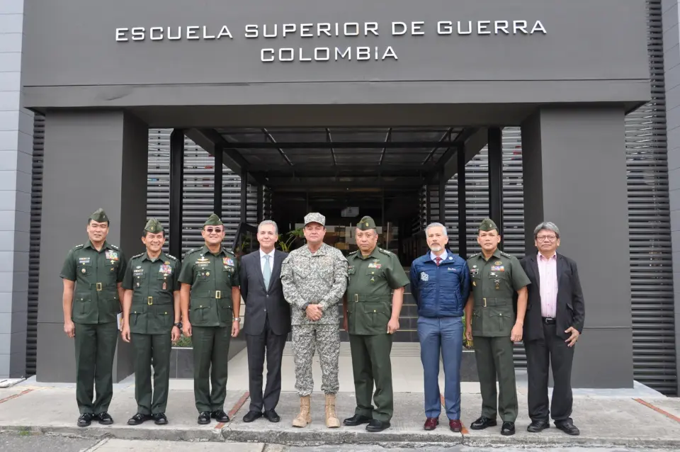 Armed-Forces-of-the-Philippines-officers-and-Filipino-civil-society-members-visit-Colombia.jpg